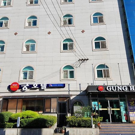Gung Hotel Jeonju Bagian luar foto
