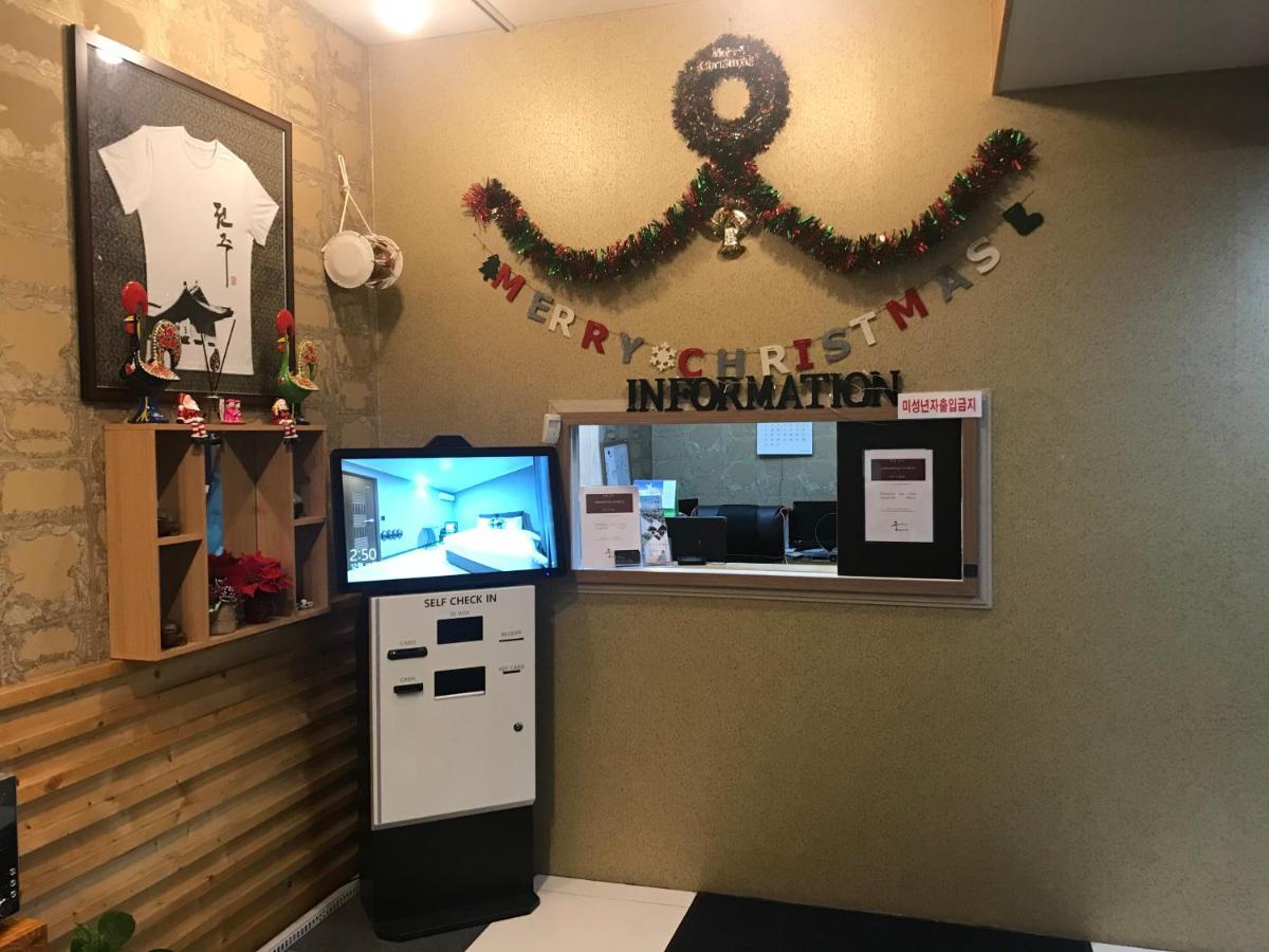 Gung Hotel Jeonju Bagian luar foto