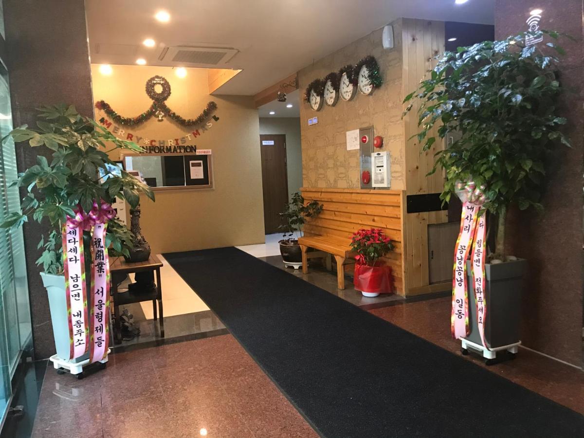 Gung Hotel Jeonju Bagian luar foto