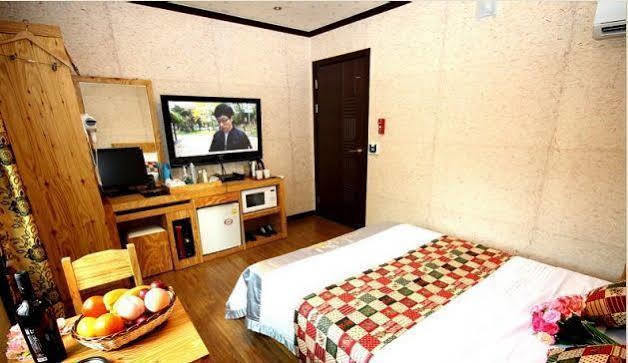 Gung Hotel Jeonju Bagian luar foto
