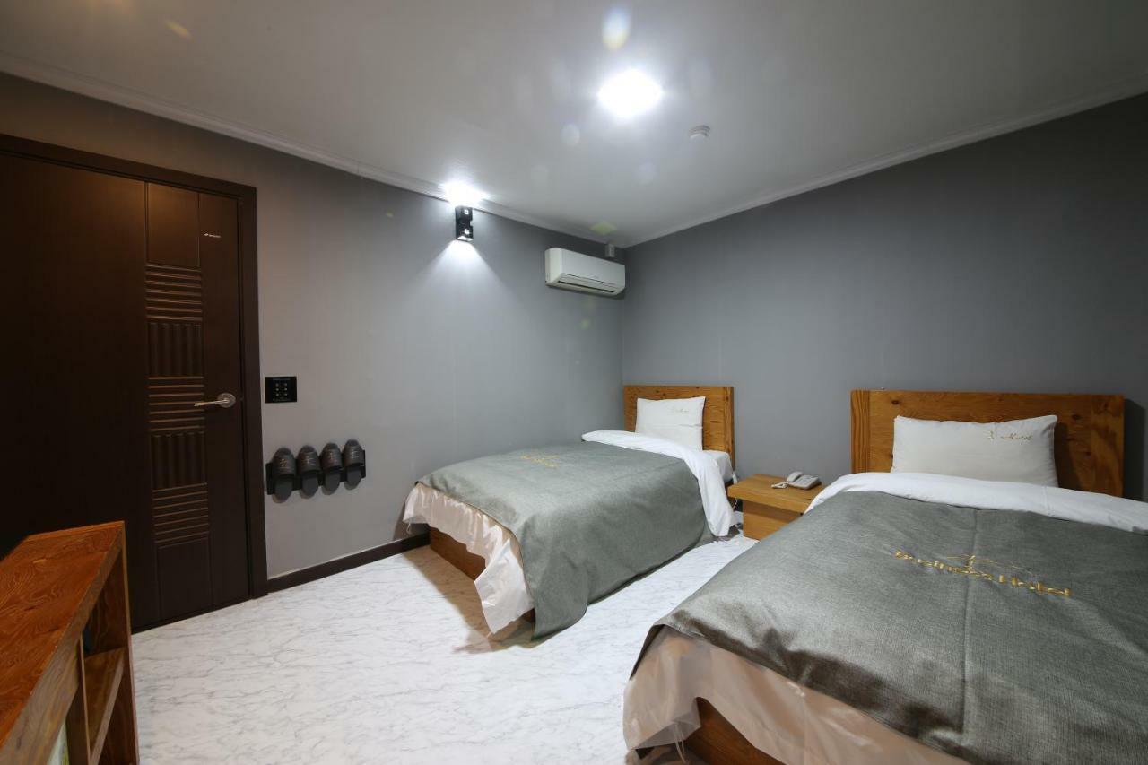 Gung Hotel Jeonju Bagian luar foto