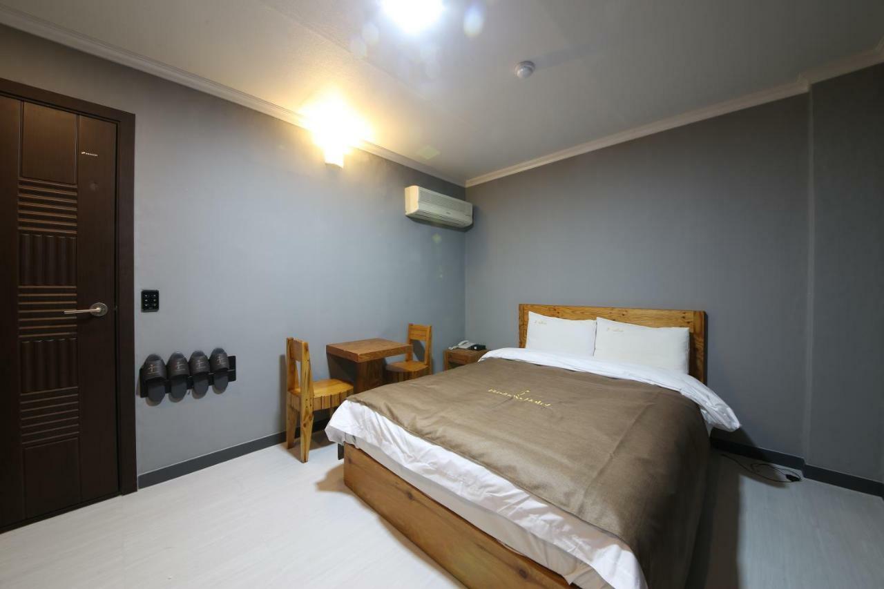 Gung Hotel Jeonju Bagian luar foto