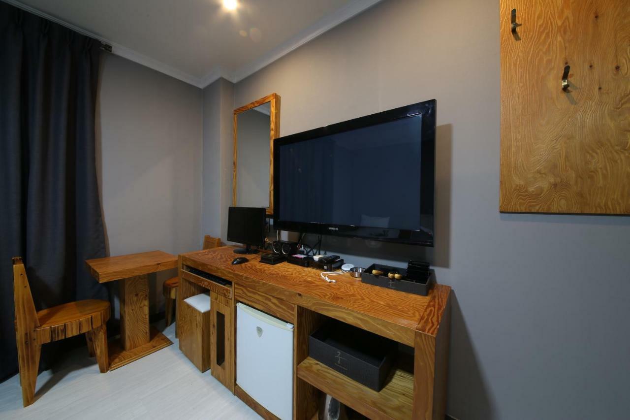 Gung Hotel Jeonju Bagian luar foto