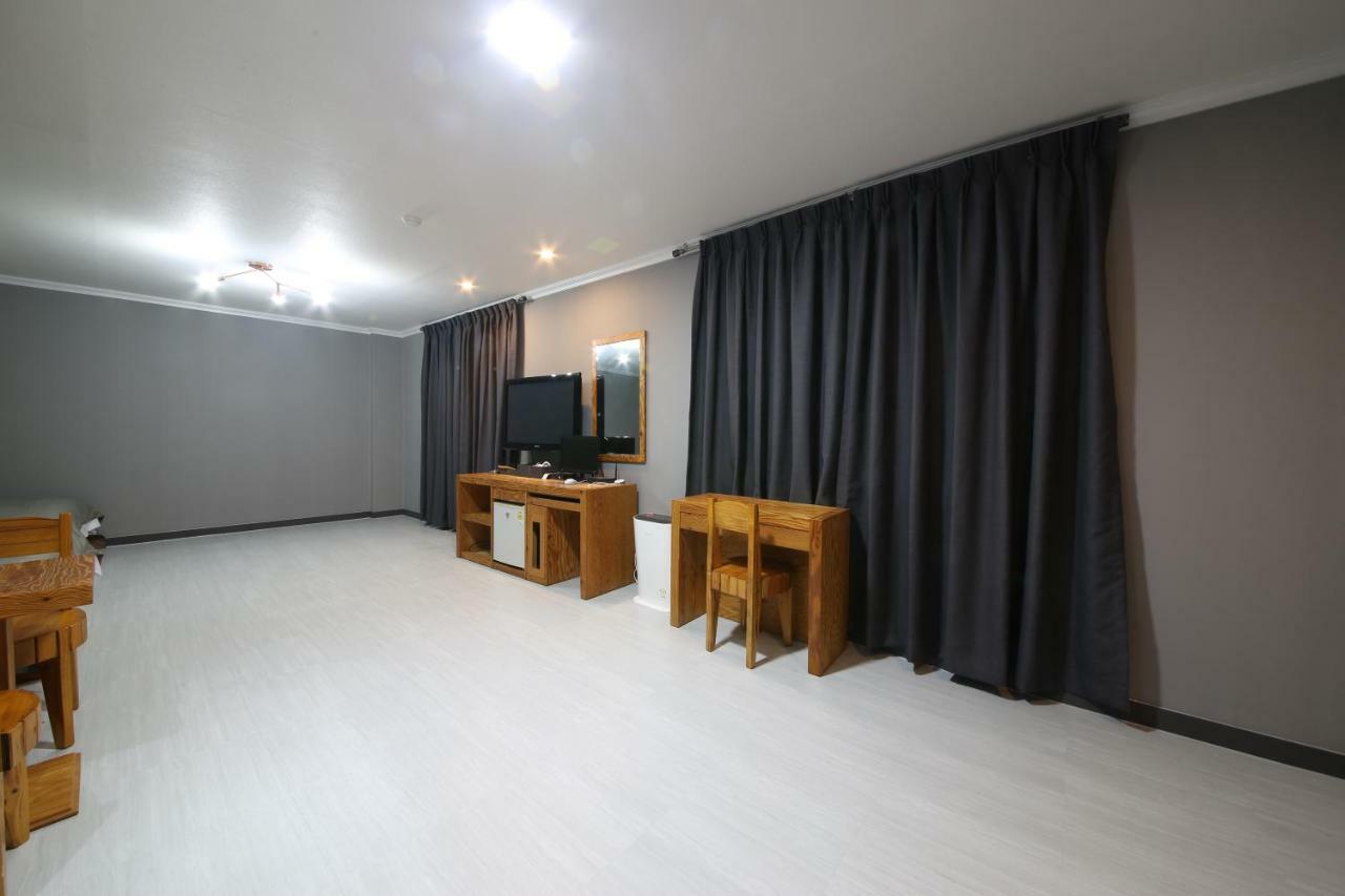 Gung Hotel Jeonju Bagian luar foto