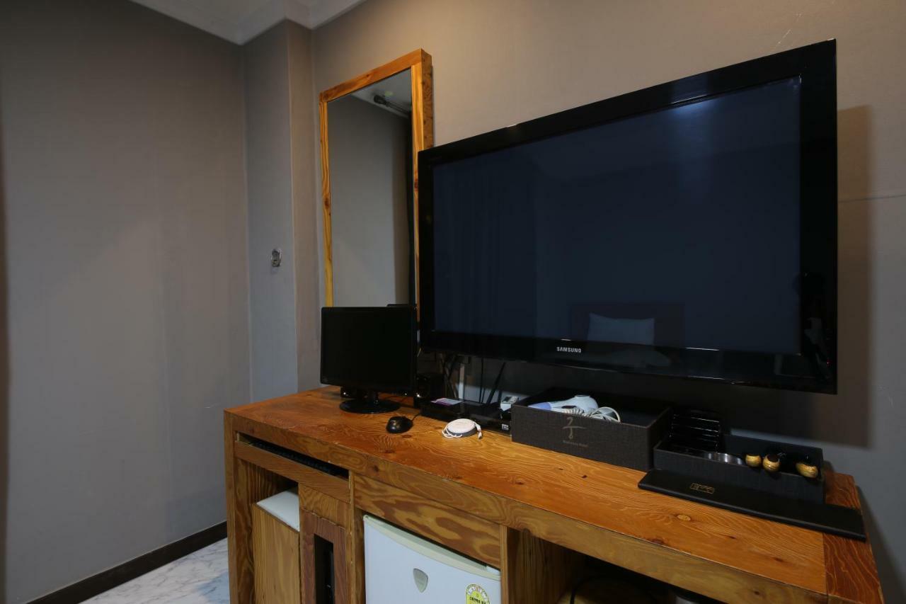 Gung Hotel Jeonju Bagian luar foto