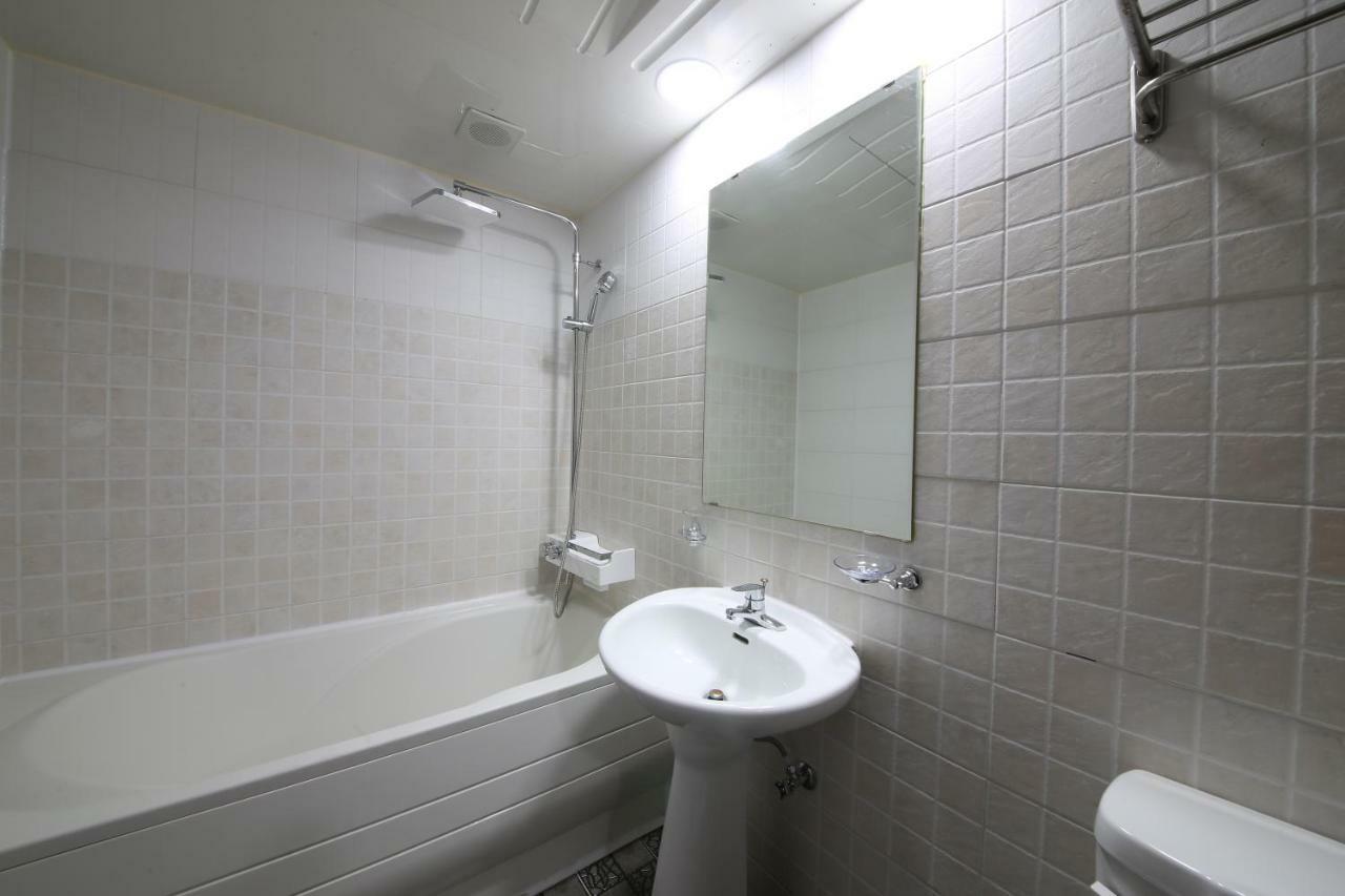 Gung Hotel Jeonju Bagian luar foto