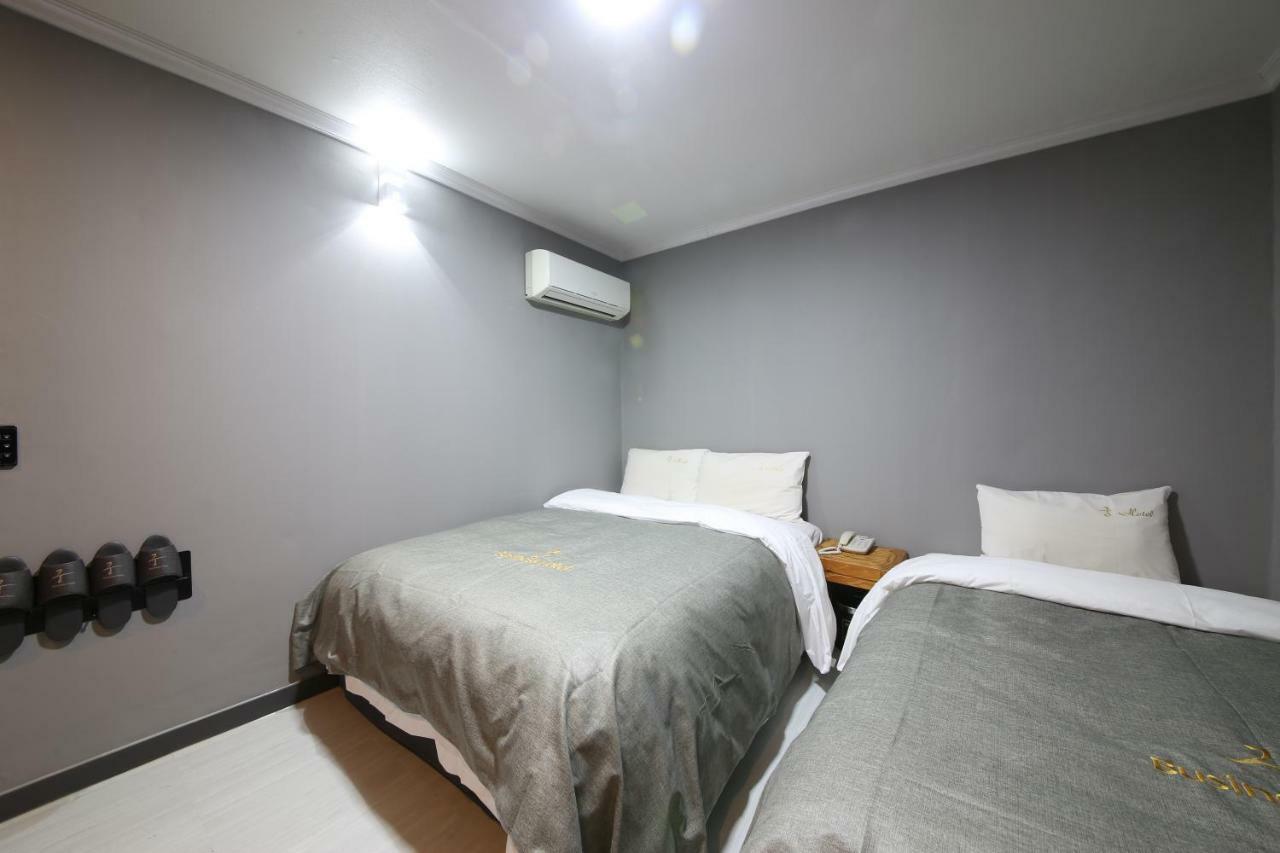 Gung Hotel Jeonju Bagian luar foto